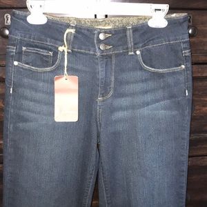 NWT Paige Hidden Hills Bootcut